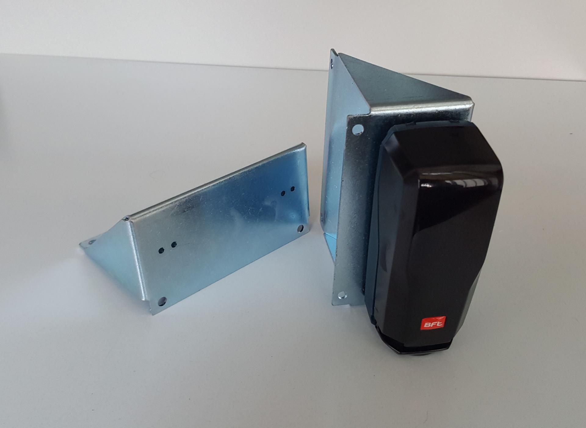 Coppia di supporti zincati per fotocellule BFT DESME angolo 90°